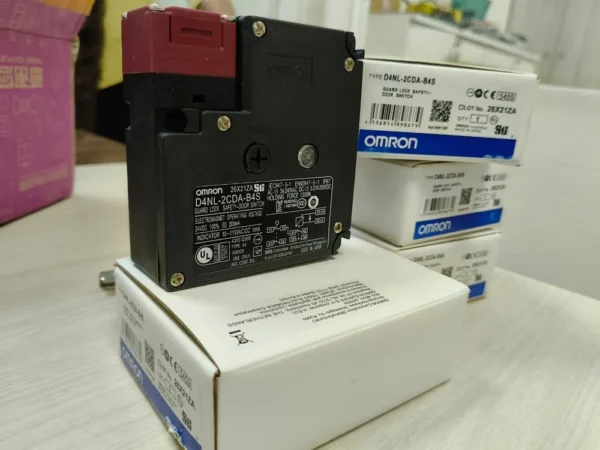 D4NL-2CDA-B4S Guard Lock Safety Door Switch Gurugram+MACHINERY CLINIC